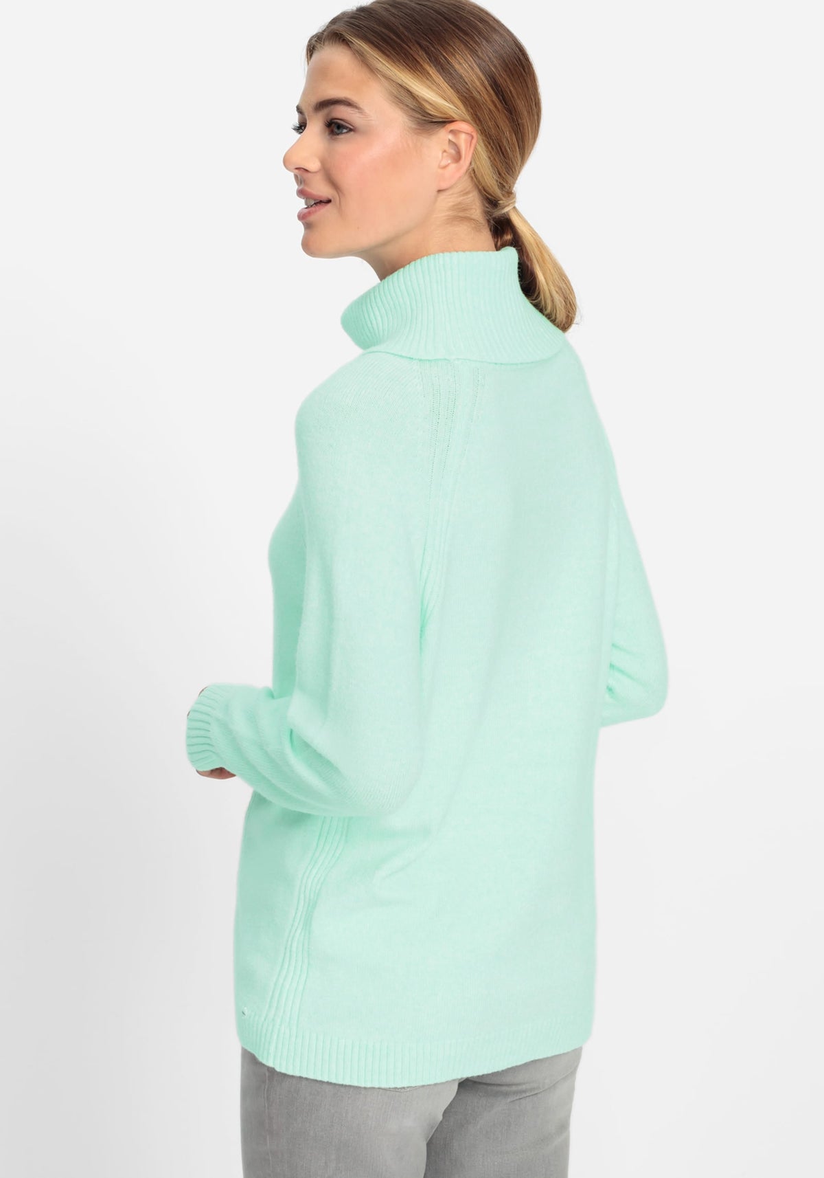 Pull à col roulé en maille torsadée