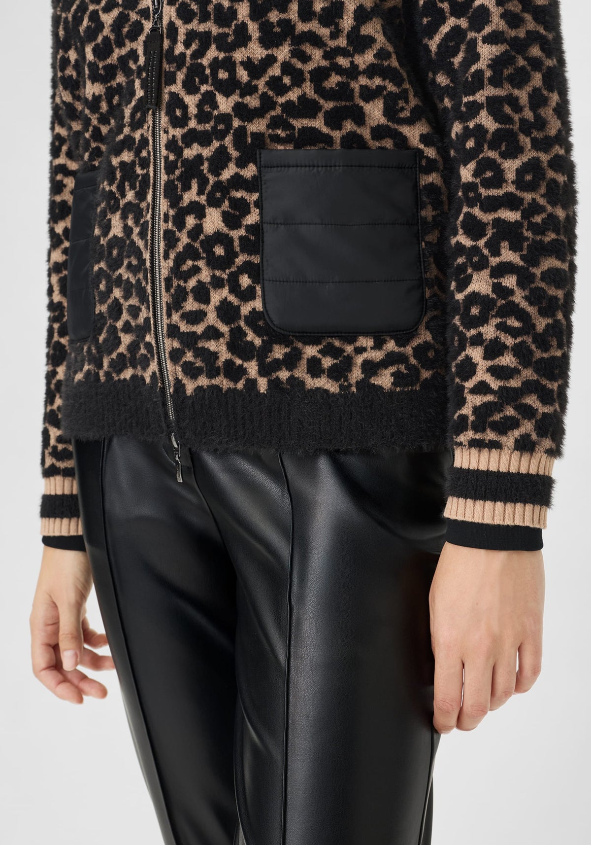 Cardigan zippé en léopard