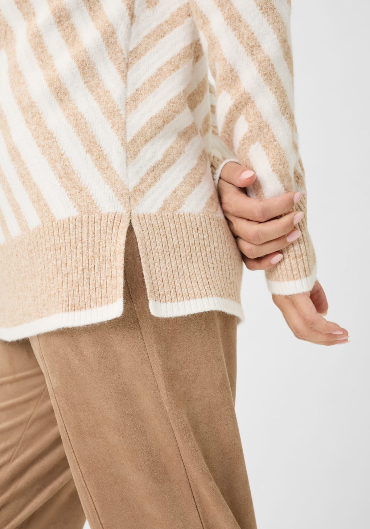 Pull tunique à rayures diagonales