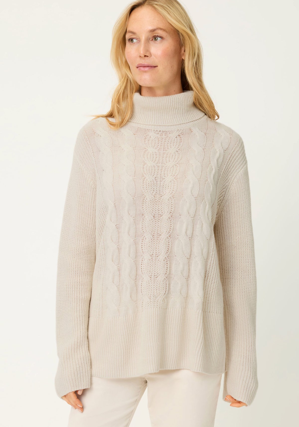 Col roulé classique en maille torsadée