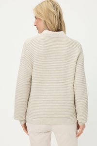 Col roulé classique en maille torsadée