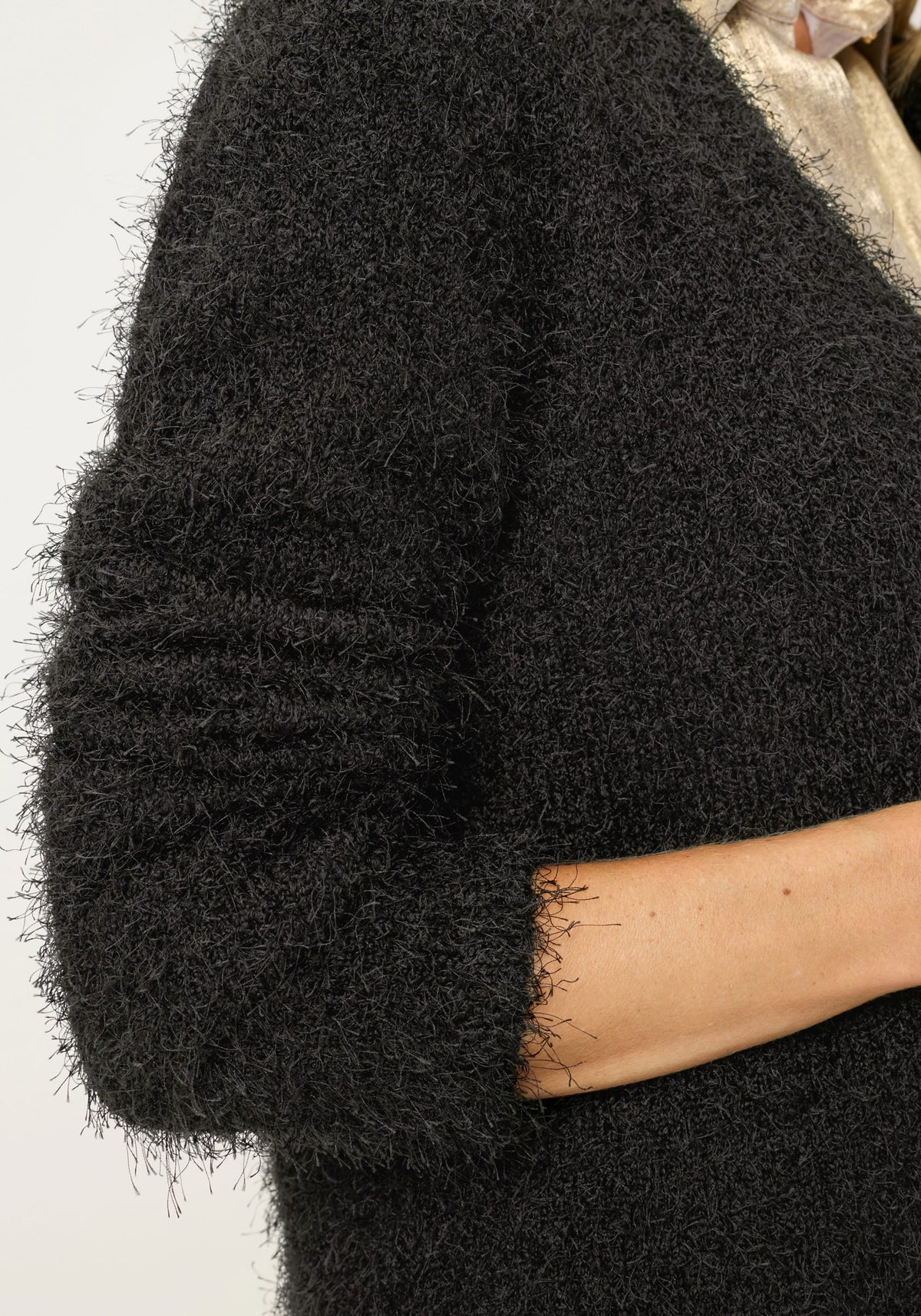 Cropped Feather Yarn Cardigan