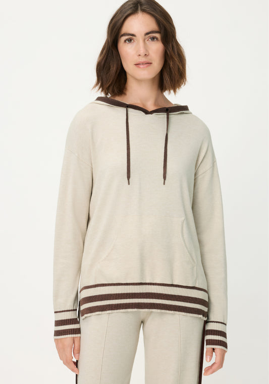 Pull à capuche en tricot avec rayures