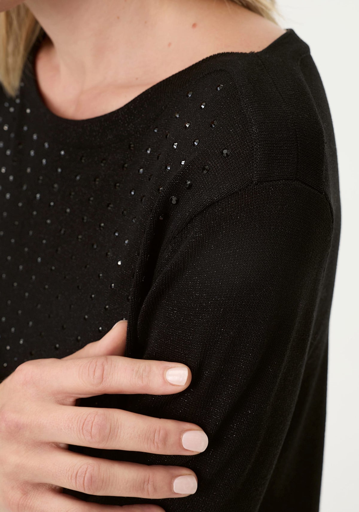 Pull en jauge fine avec ornements