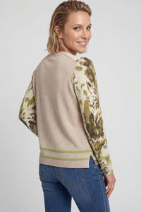 Pull à fleurs abstraites
