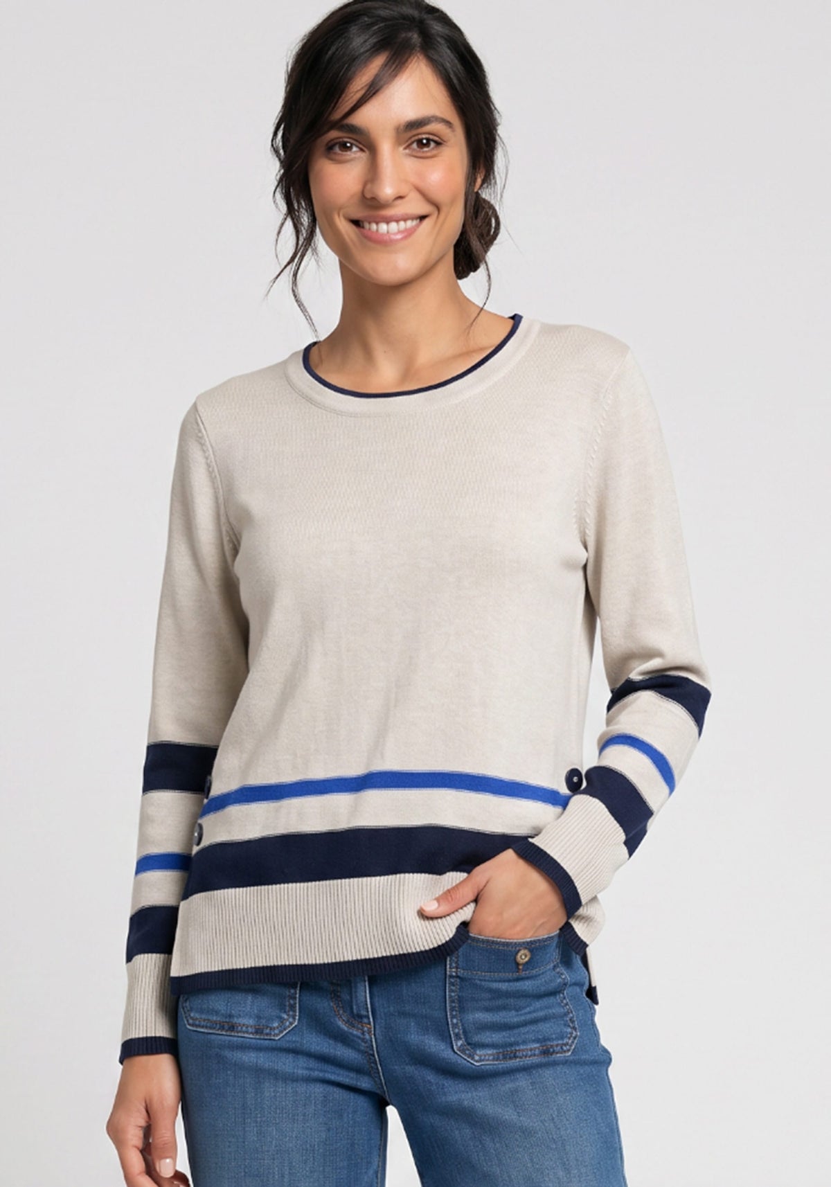 Pull à rayures avec boutons sur les côtés