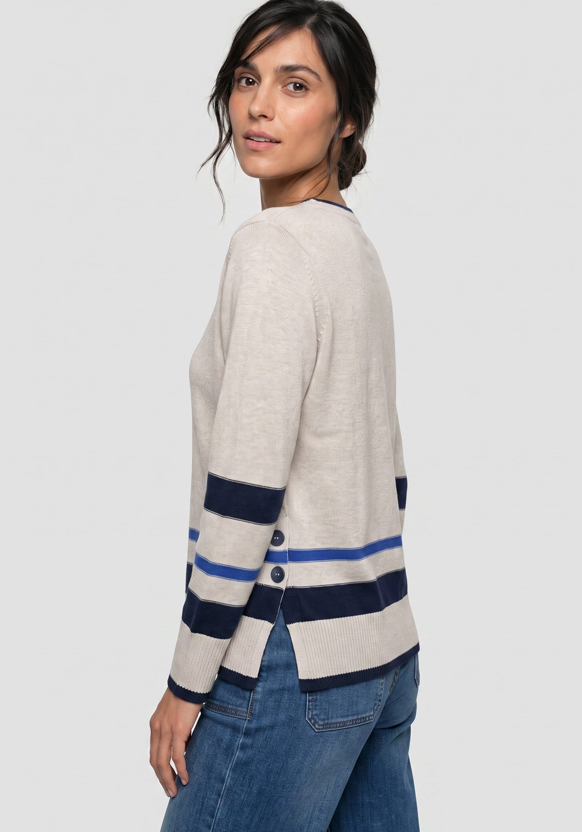 Pull à rayures avec boutons sur les côtés