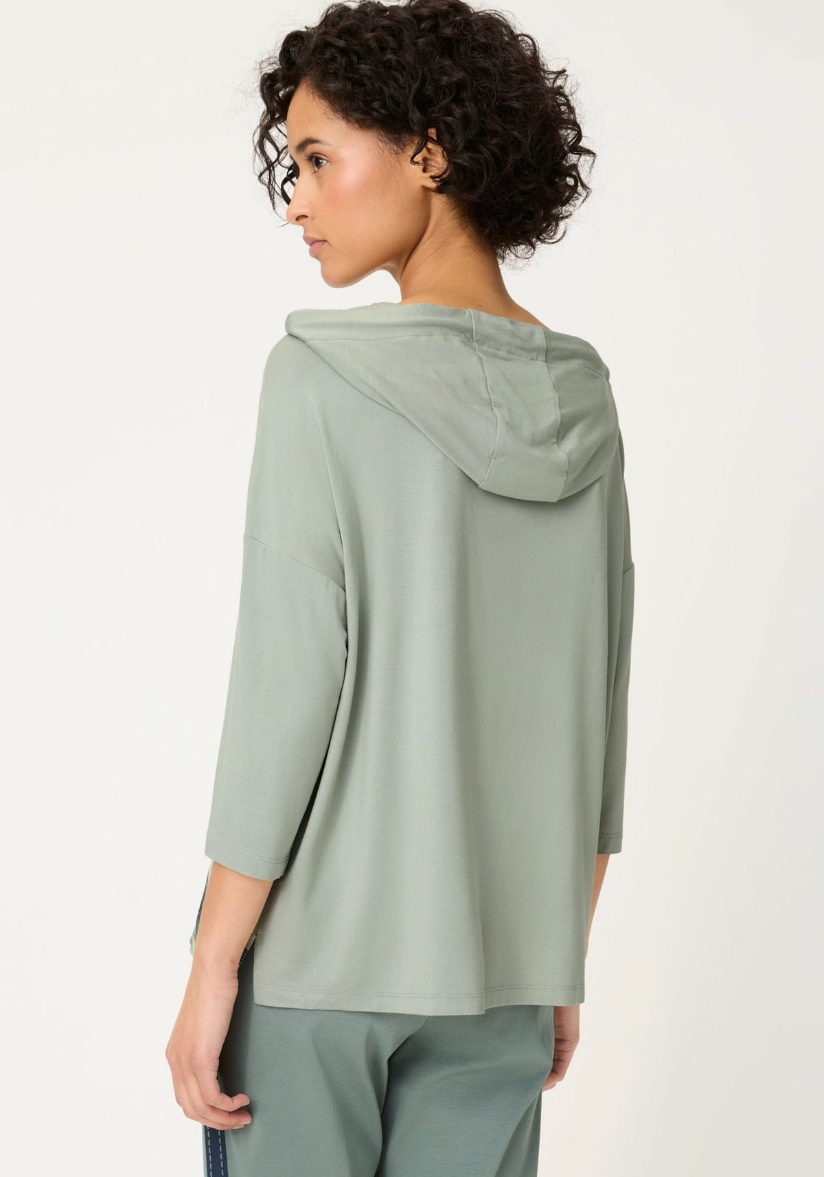 T-shirt à capuche imprimé feuilles mixtes