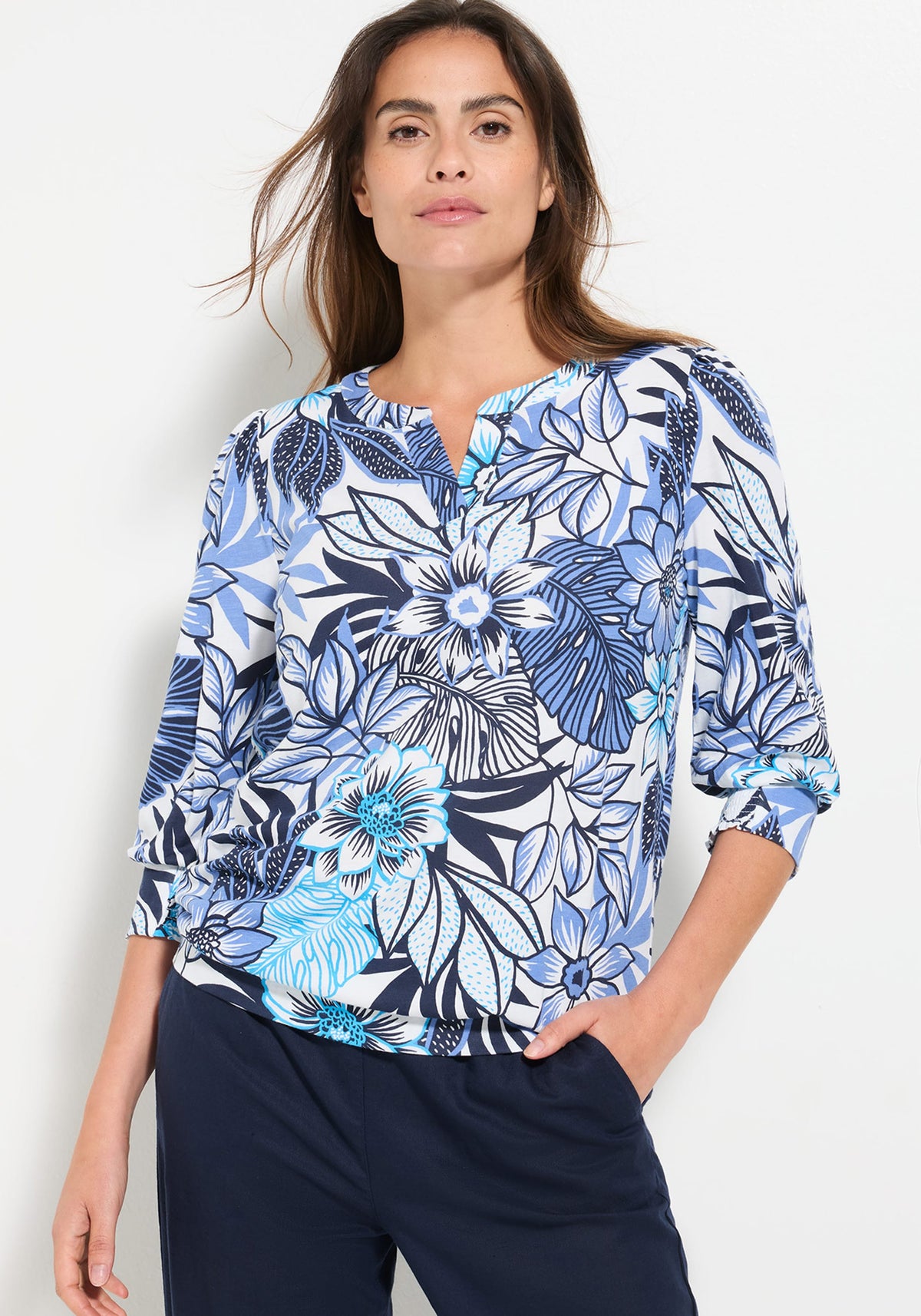 T-shirt à col fendu et motif floral