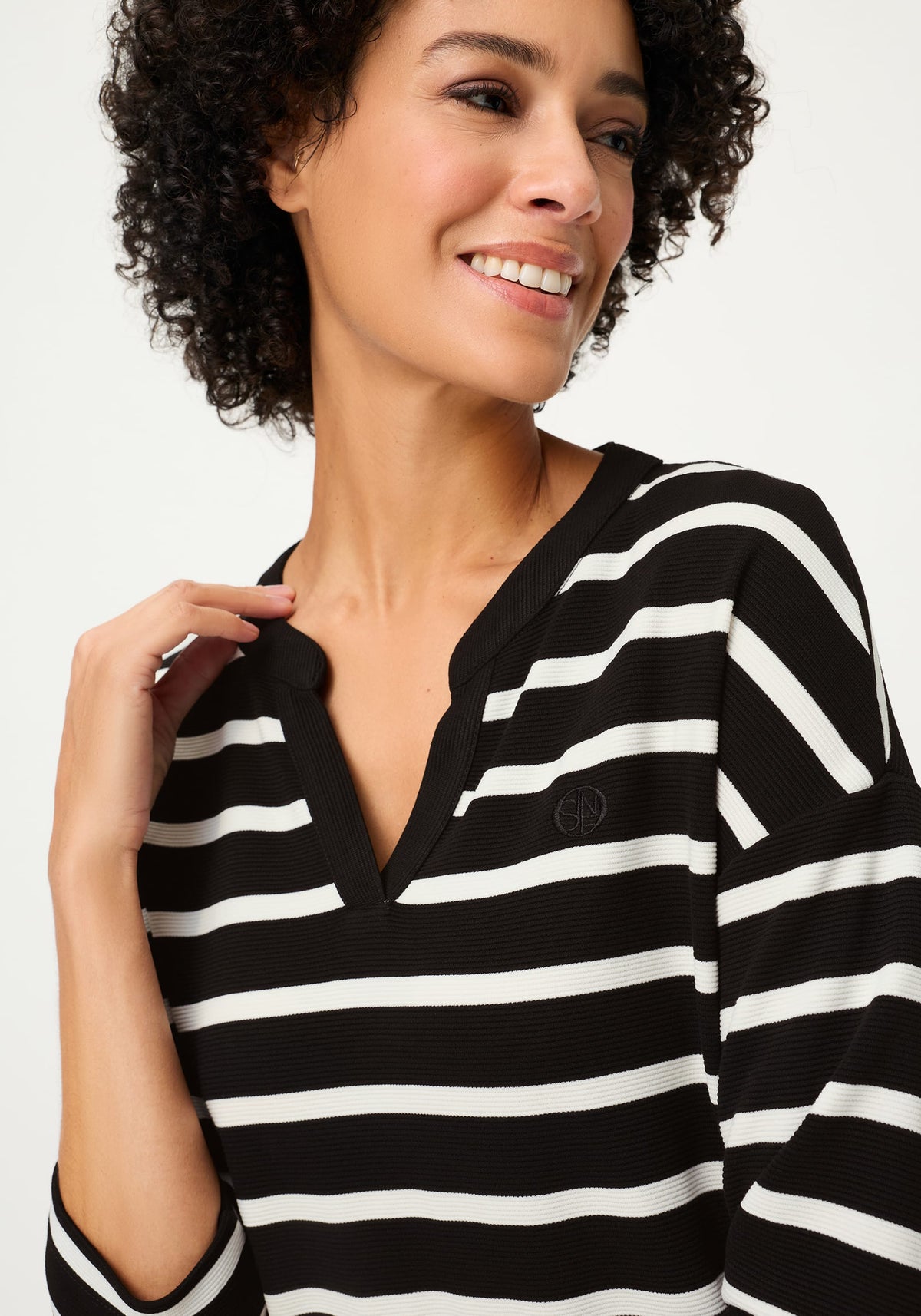 T-shirt en tricot côtelé rayé