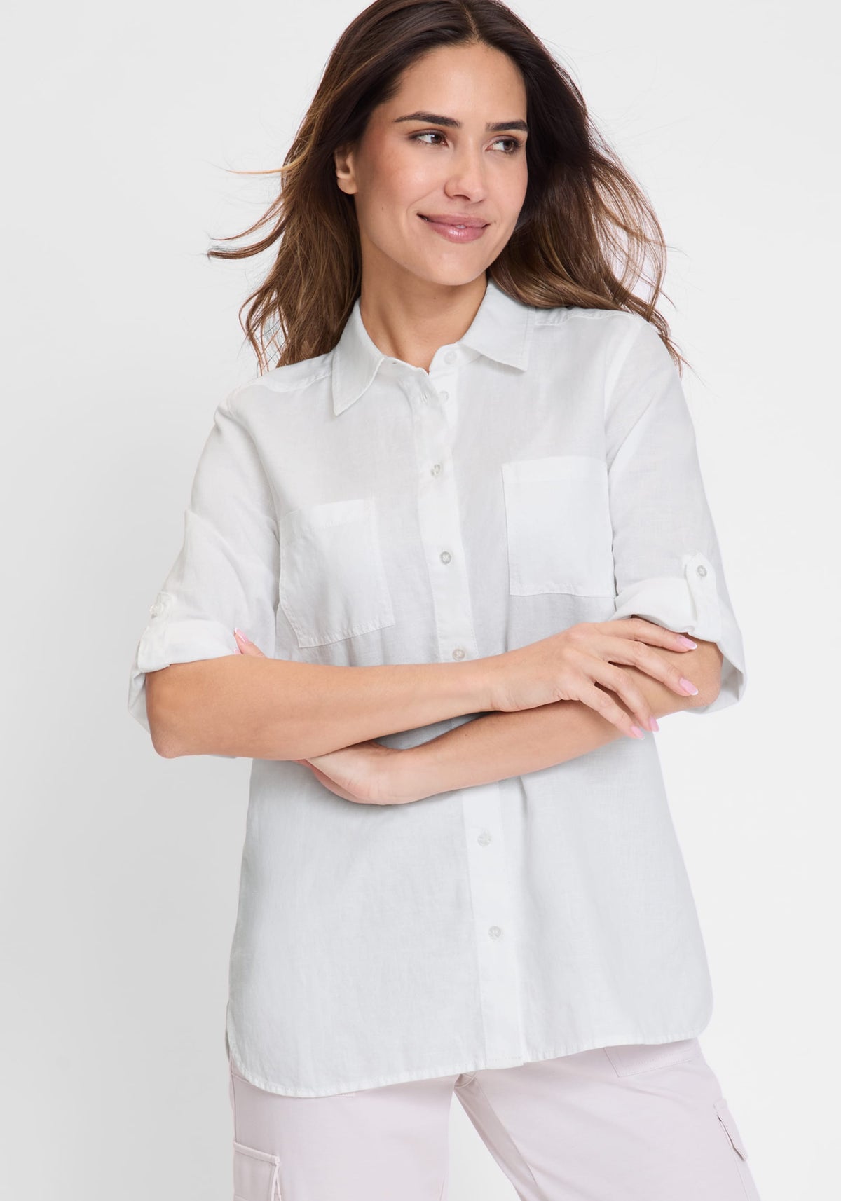 Chemise à pattes de boutonnage à manches roulées