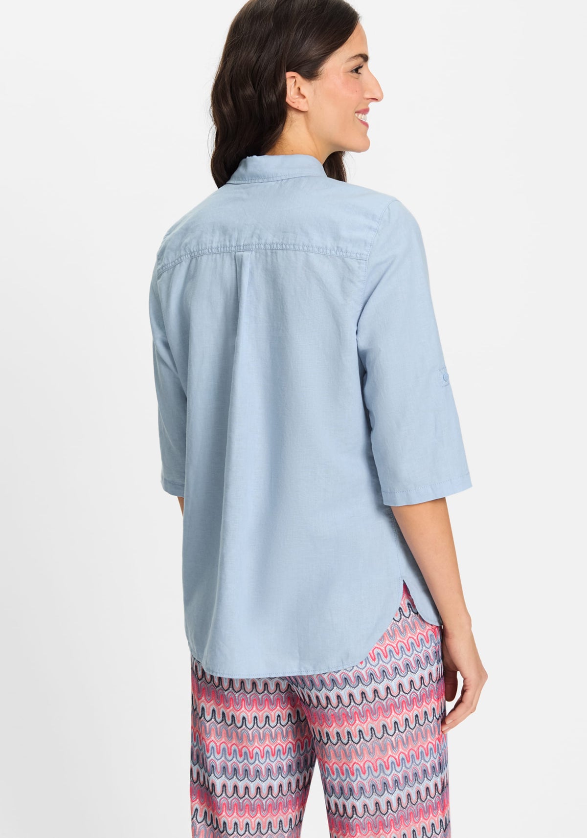 Chemise à pattes de boutonnage à manches roulées