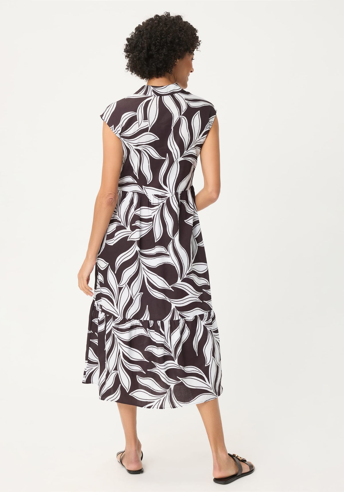 Robe à volants à motifs de feuilles