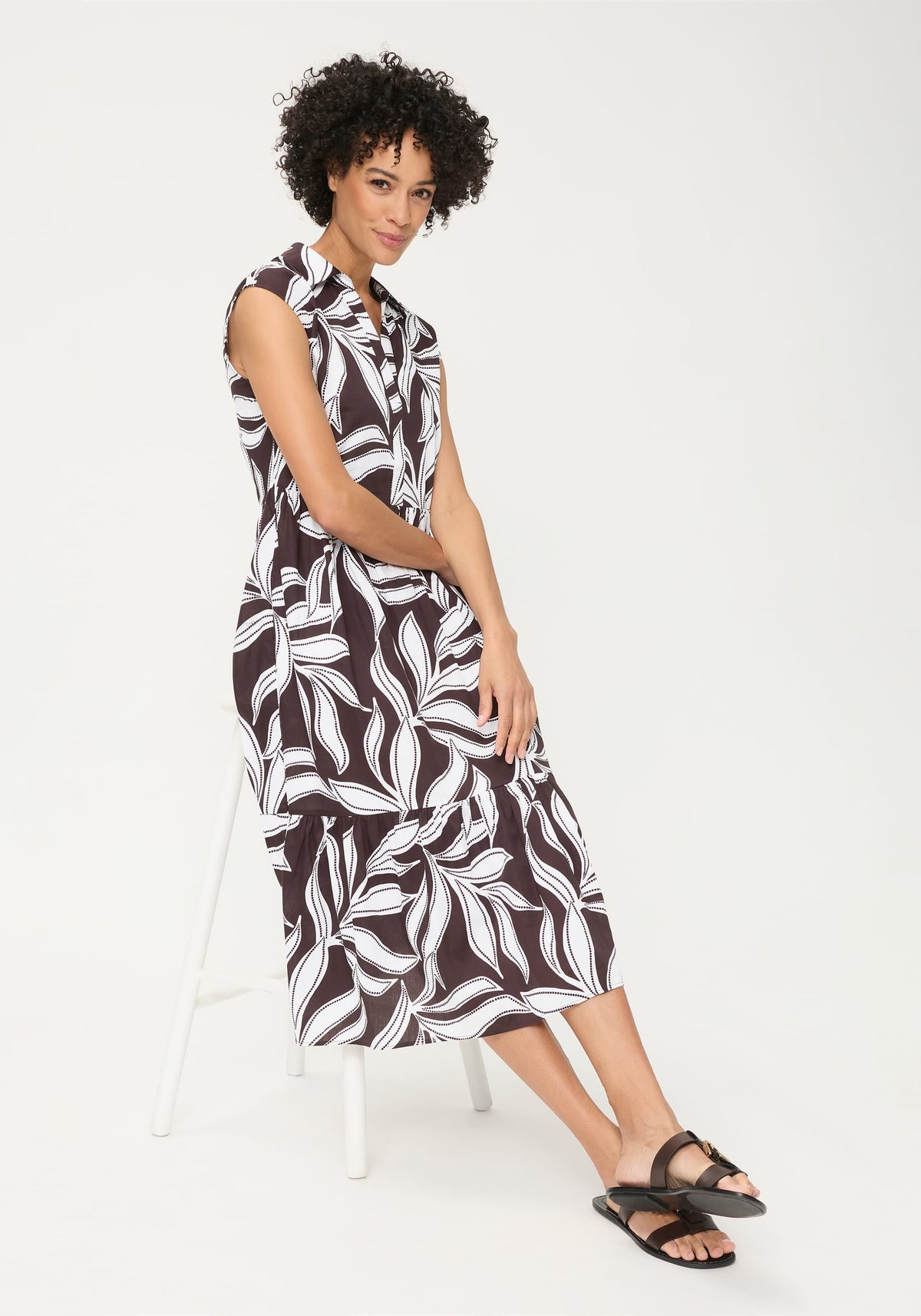 Robe à volants à motifs de feuilles