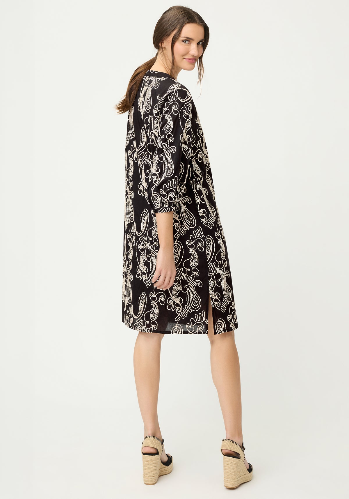 Robe à manches 3/4 brodée