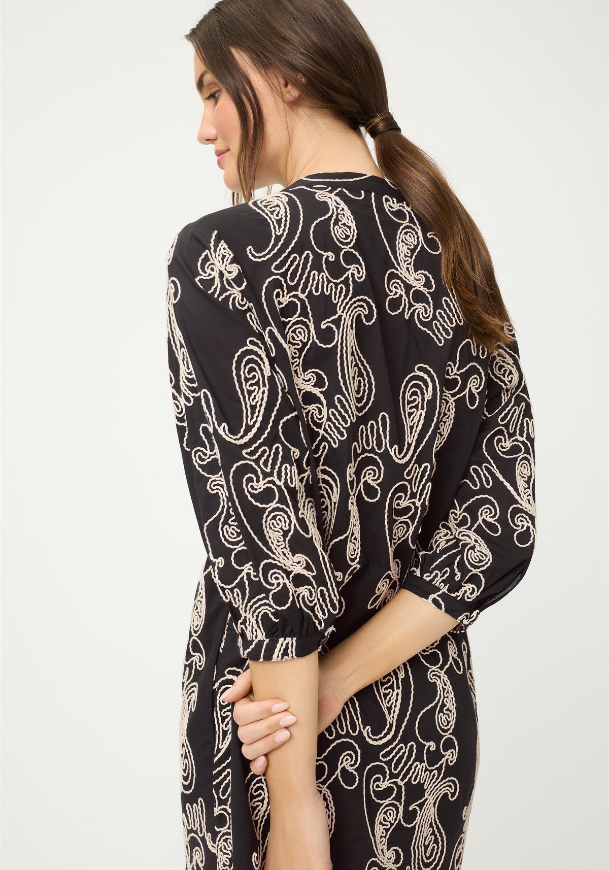 Robe à manches 3/4 brodée