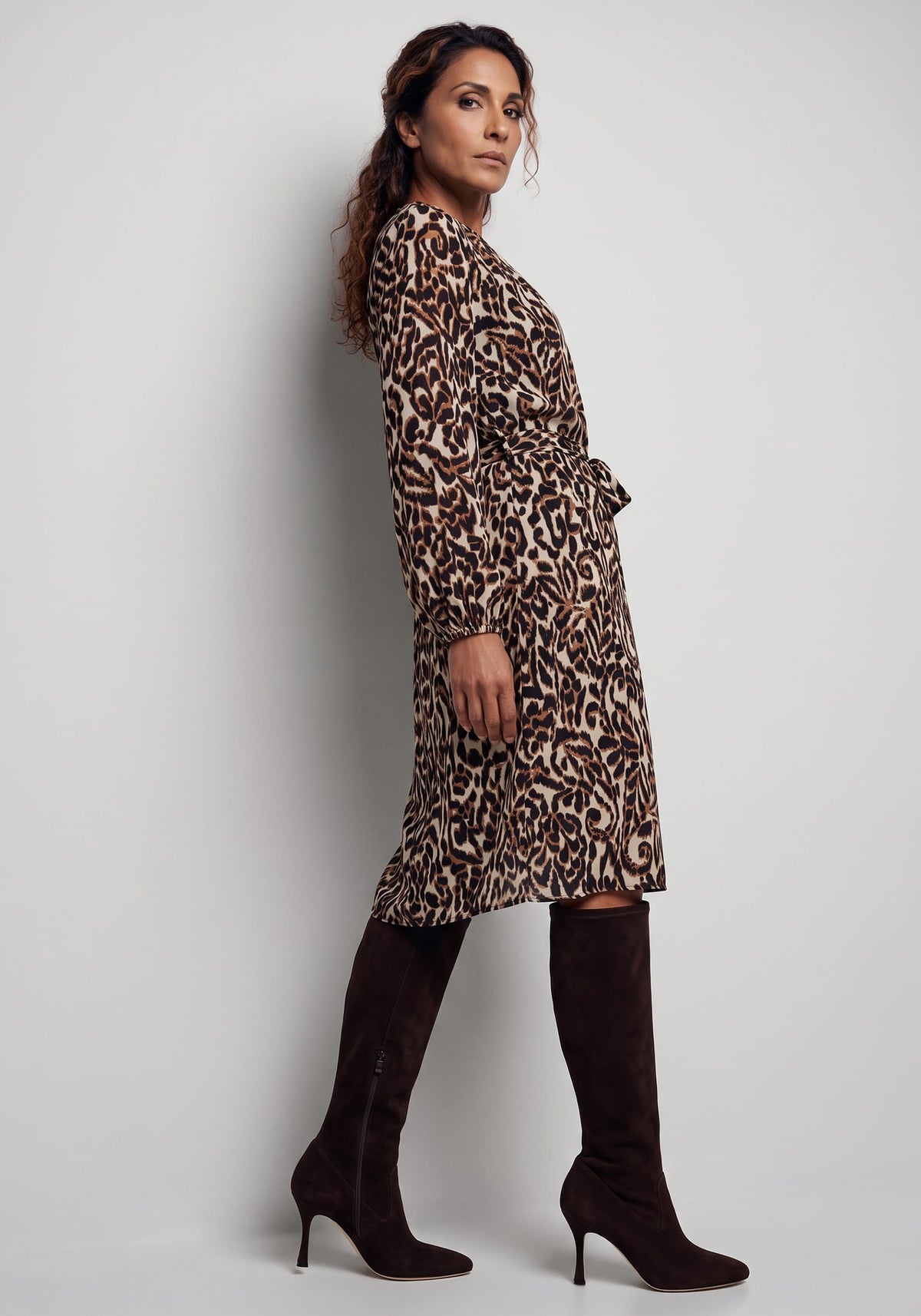Robe moderne à imprimé animalier