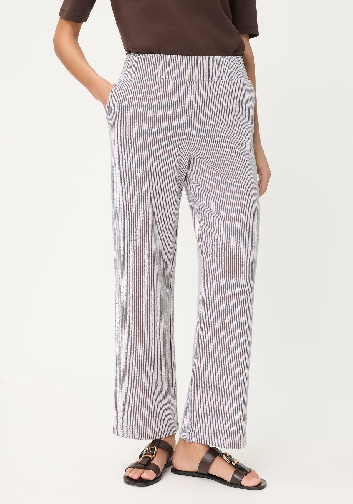 Cropped Seersucker Pull-On Pant