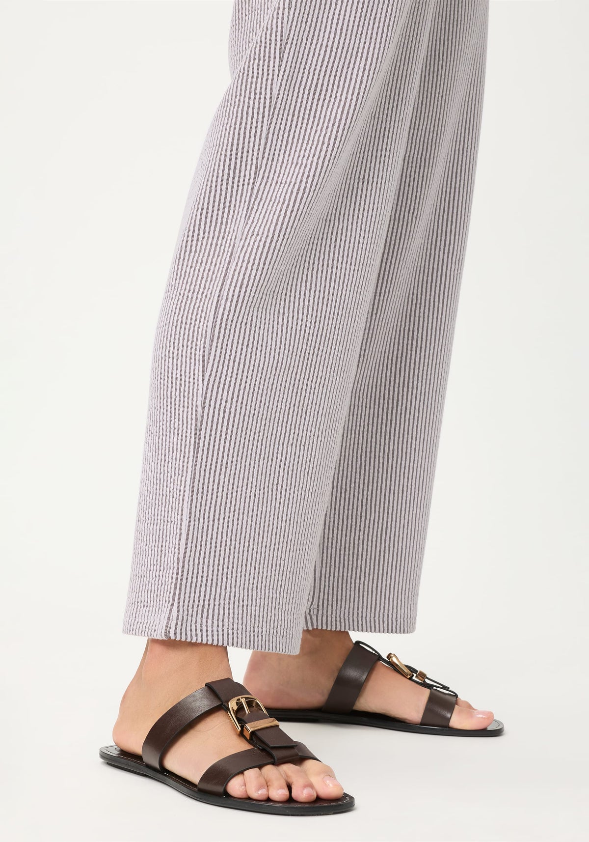 Cropped Seersucker Pull-On Pant