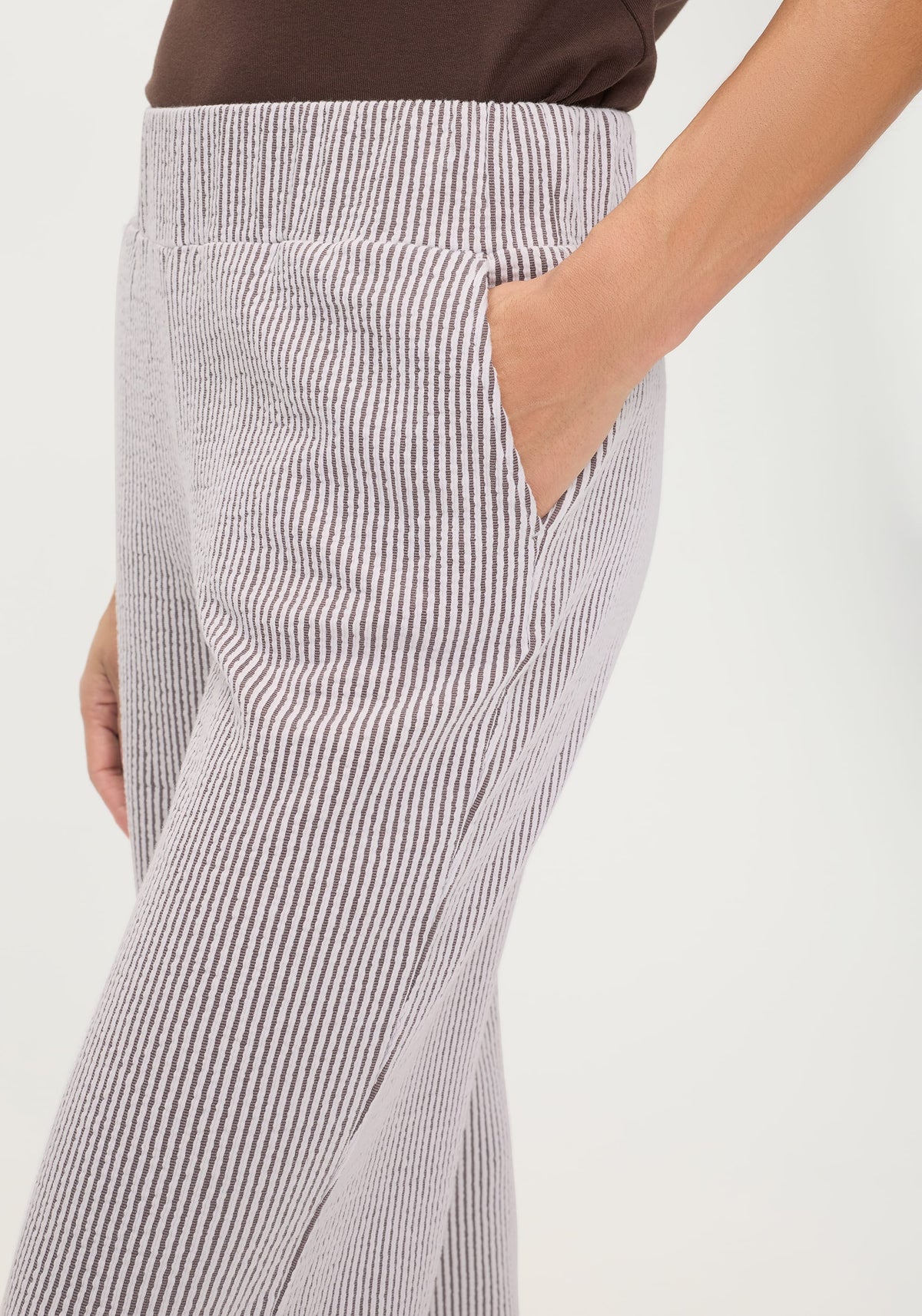 Cropped Seersucker Pull-On Pant