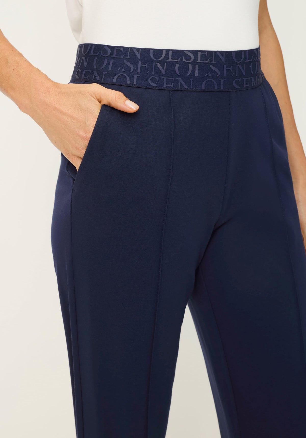 Pull-On Knit Pant