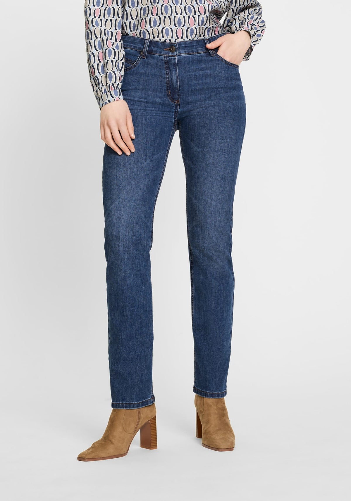 Lisa Fit Straight Jeans
