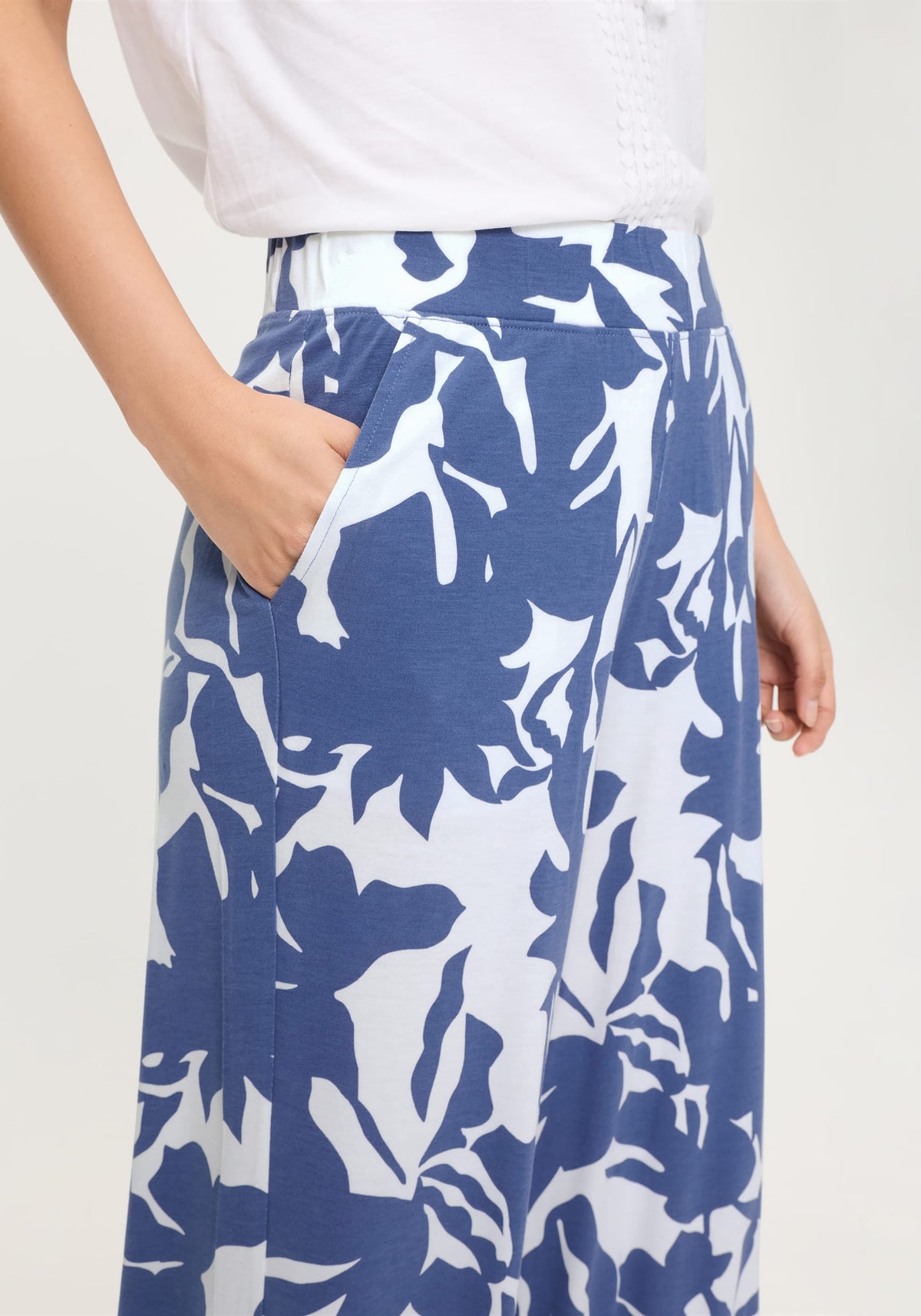 Pantalon court en jersey à motif floral