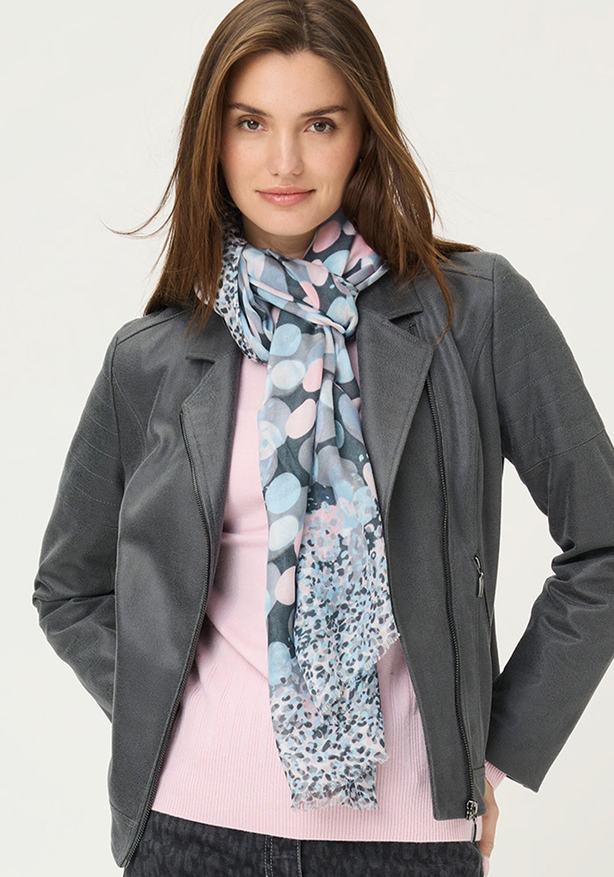 Foulard multi-impression avec bordures effilochées