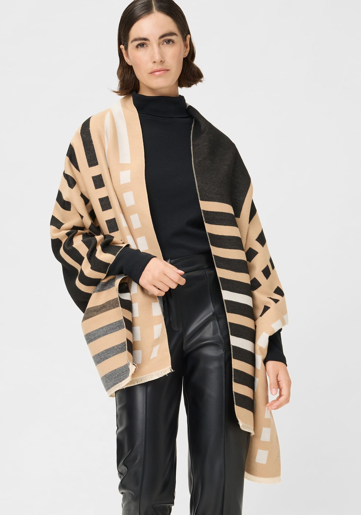 Foulard graphique à bord effiloché